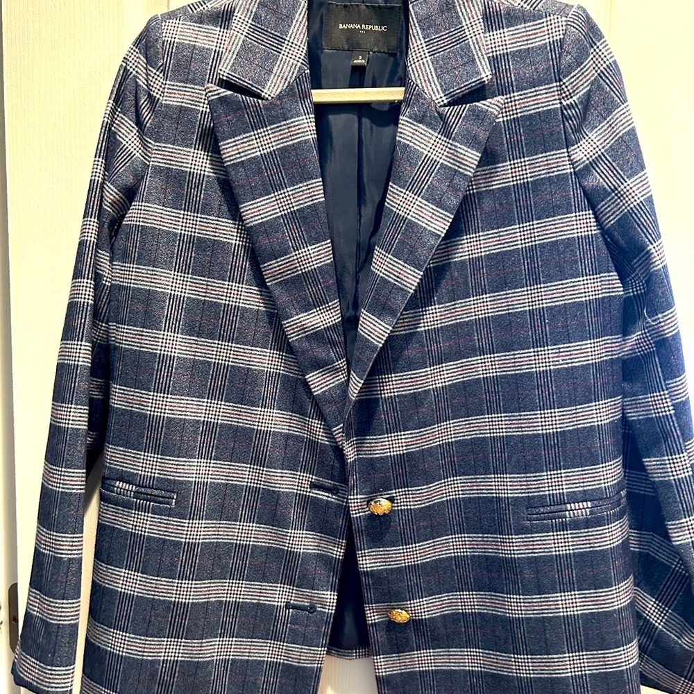 Banana Republic. Long blazer. Incorrect Tag size shows 2. Really is size 6.